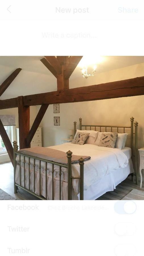 Chez Broche Bed & Breakfast Mazerolles  Екстериор снимка